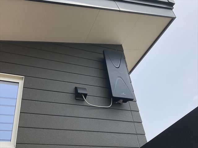 家庭用エアコン+アンテナ設置工事