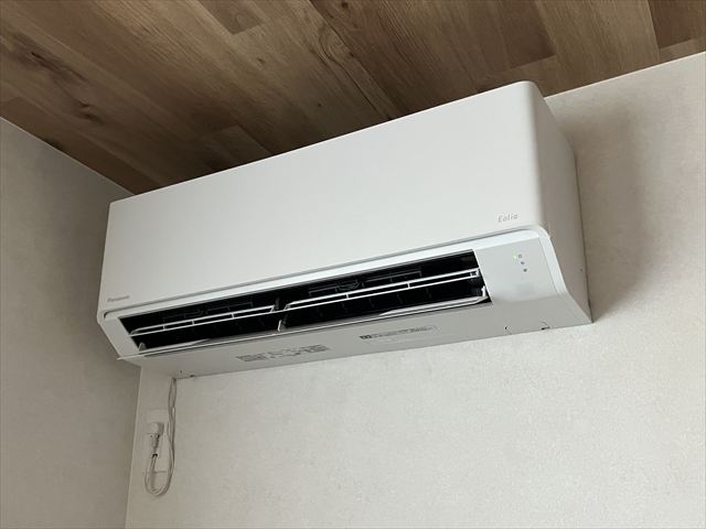 家庭用エアコン設置(3台)、平面アンテナ設置工事