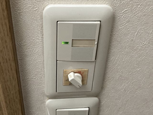 茨城県常総市 家庭用汲取り式換気扇交換工事