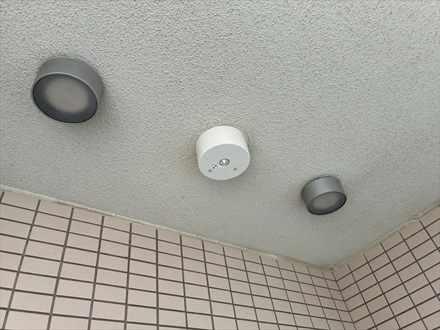 茨城県取手市 マンション用非常灯2灯交換工事