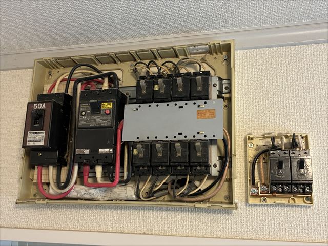 茨城県守谷市 家庭用EVコンセント(電気自動車充電コンセント)設置、分電盤交換工事