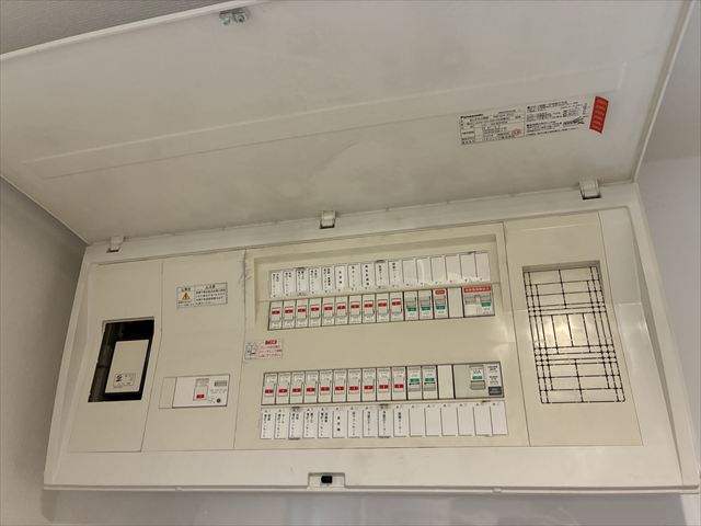 千葉県流山市 家庭用EVコンセント(電気自動車充電コンセント)設置、ドアホン交換工事