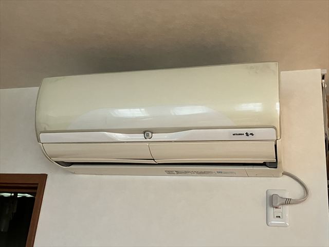 家庭用エアコン交換(4台)・エアコン新規設置(1台)・屋外コンセント増設工事